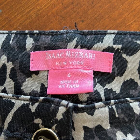 Isaac Mizrahi Leopard Print Tailored Shorts Size 6 Casual Animal Print - Picture 3 of 11